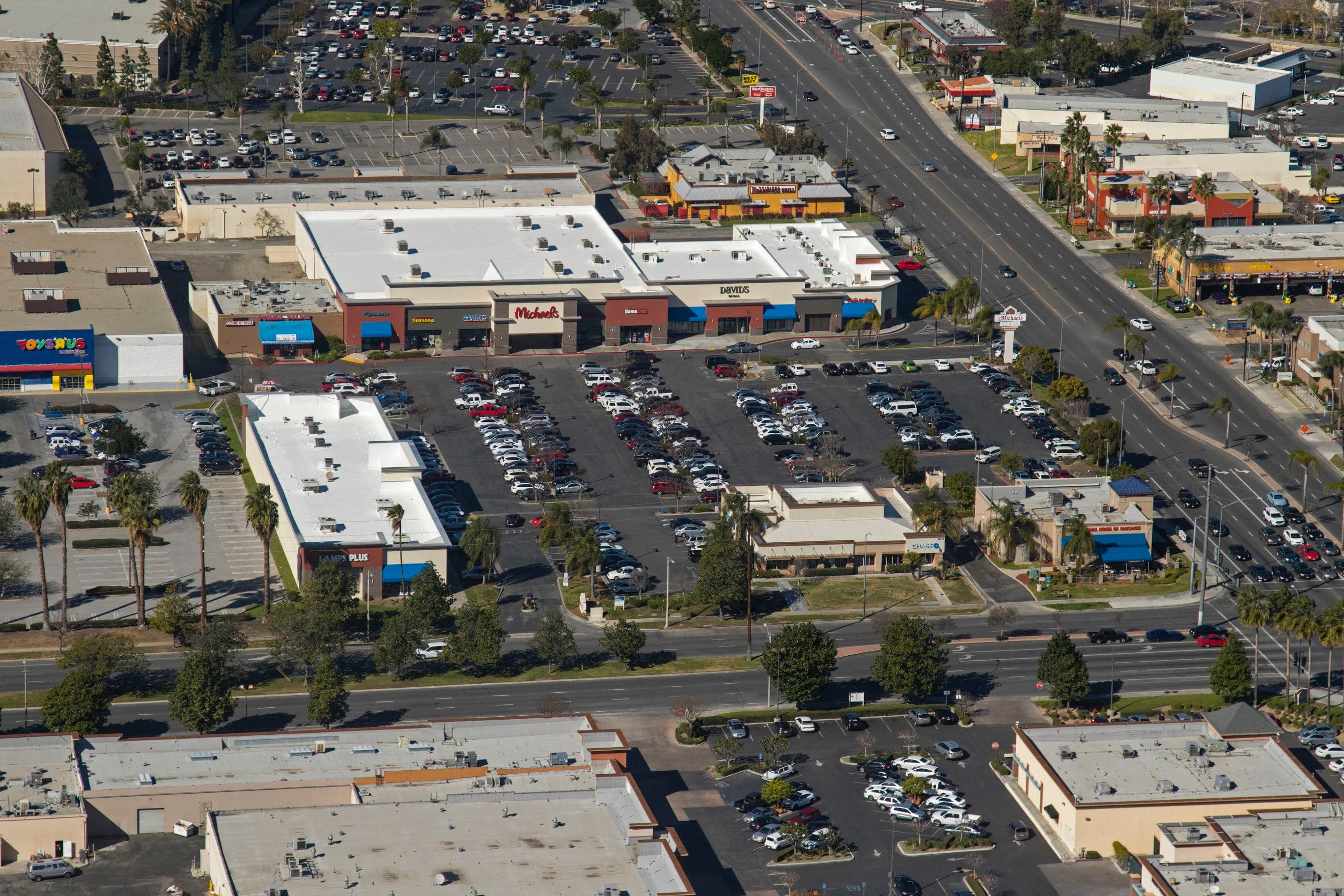 jKim Group Begins Property Management for Michael's Plaza